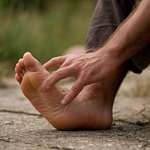 Причины покалывания в ногах (как иголками) и других неприятных ощущений